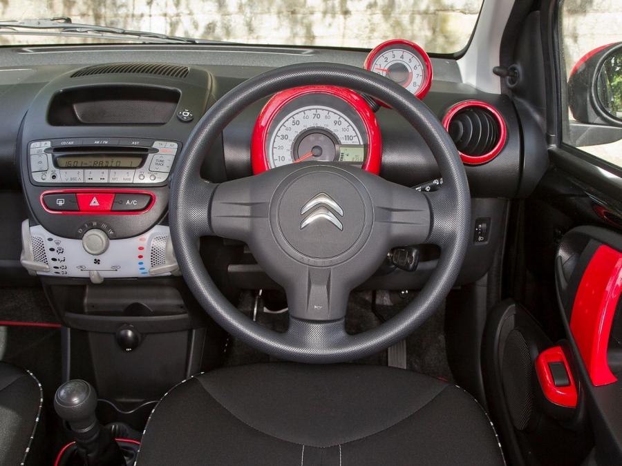  Citroen C1 Connexion 5-Door 2012 года  (фото 4 из 5)
